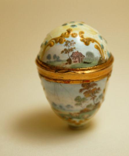 Bonbonniere, made in Staffordshire, 1760s